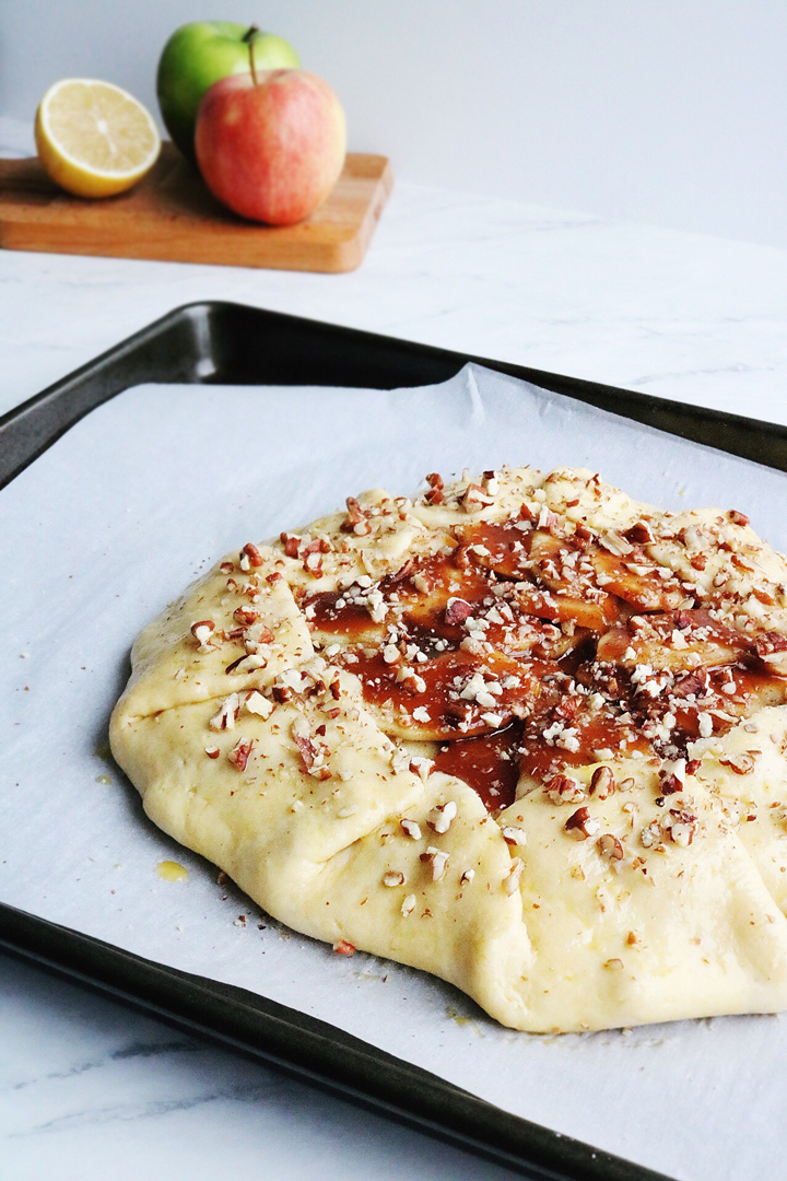 Caramel Apple Galette - Easy, rustic, delicious dessert | via Pies Before Guys