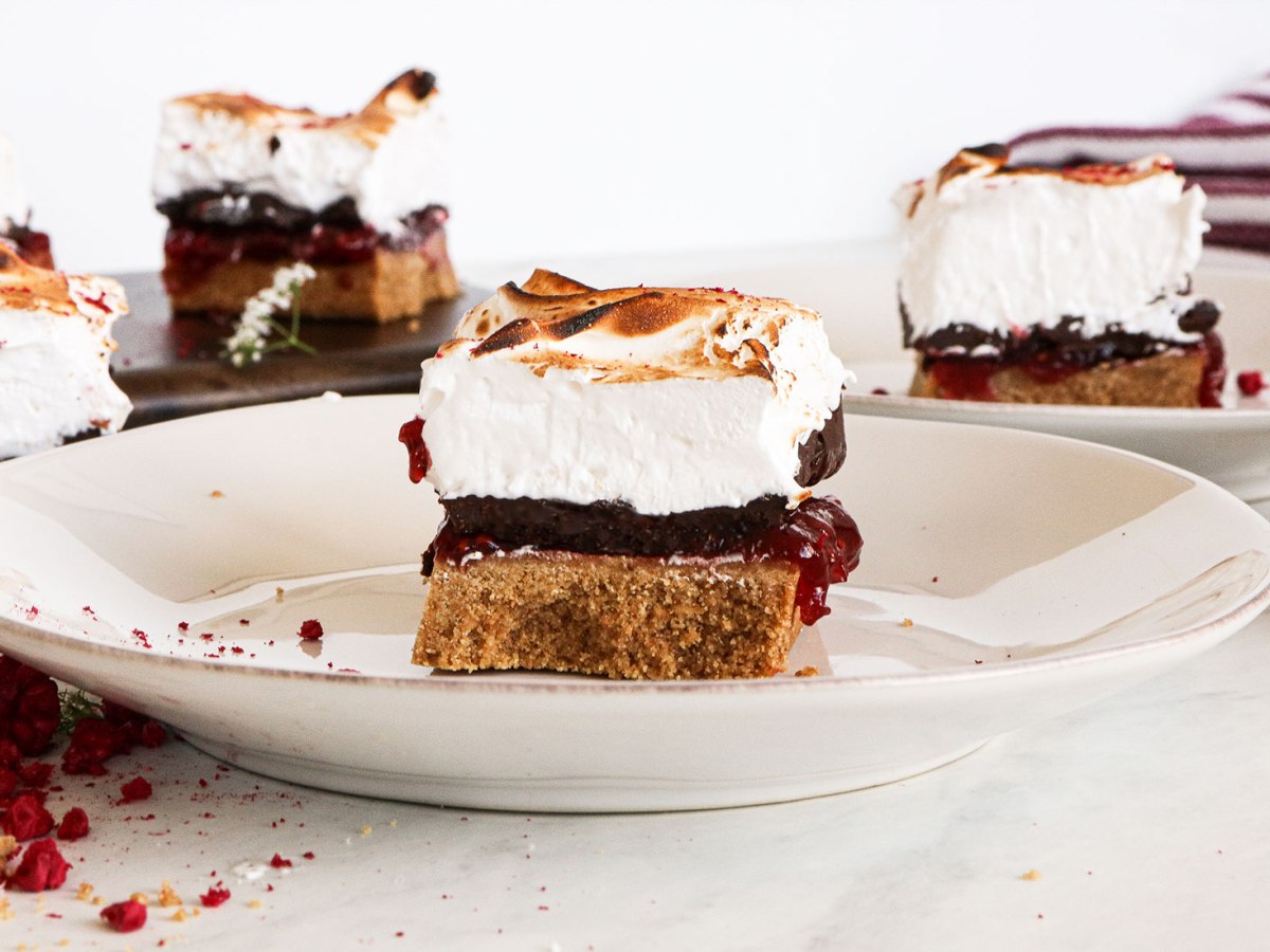 Raspberry Dark Chocolate S’mores&nbsp;Bars